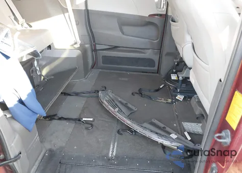 2014 Toyota Sienna Xle V6 8 Passenger z USA, uszkodzony, nr VIN 5TDYK3DCXES473671